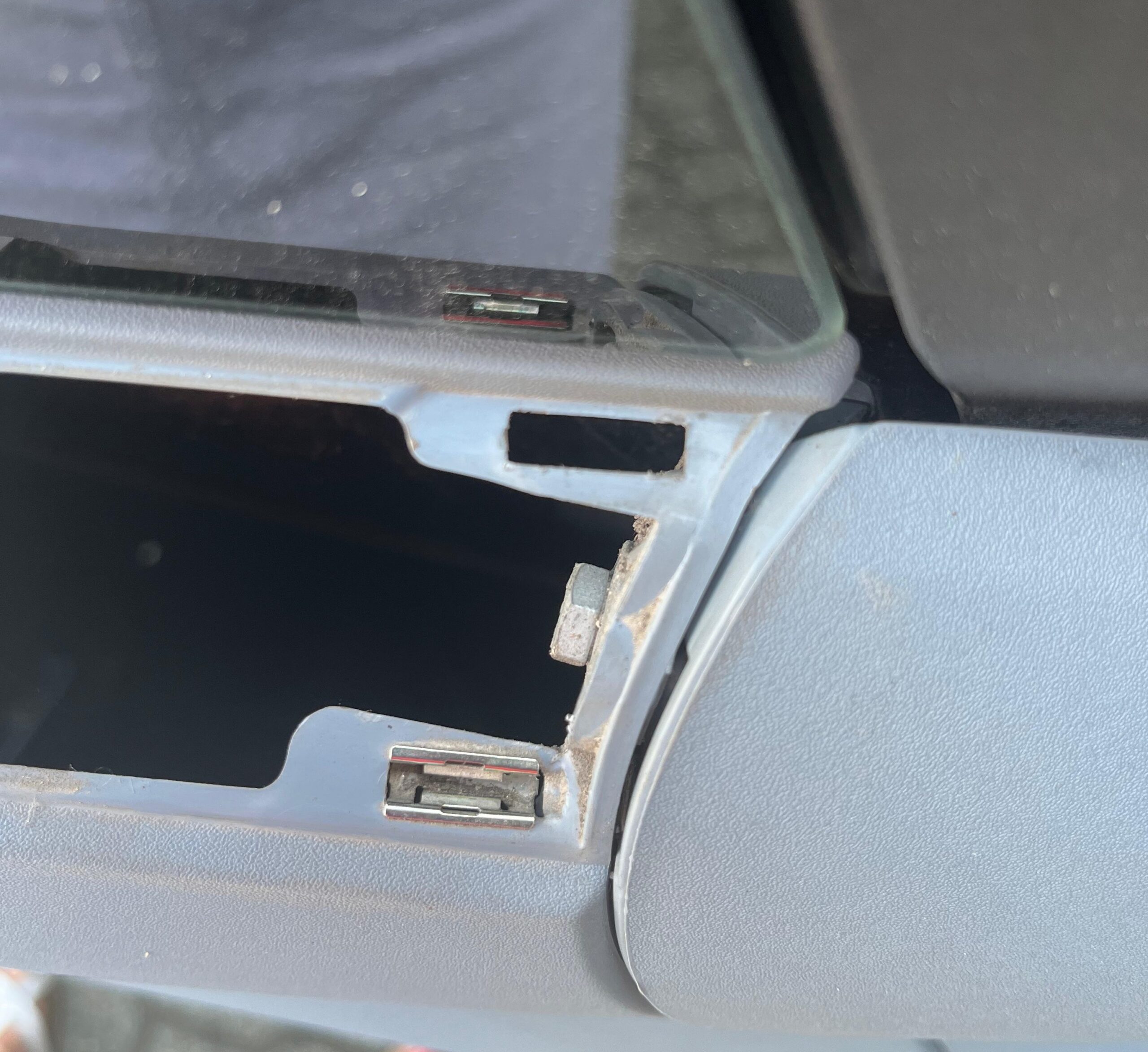 Clip de fixation du cache latéral Fiat Topolino, Citroën Ami et Opel Rocks – Image 6